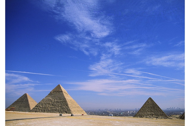 ギザの3大ピラミッド　イメージ