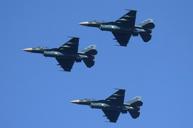 航空自衛隊 F-2戦闘機 オープニングフライト（2022年の百里基地航空祭から）イメージ