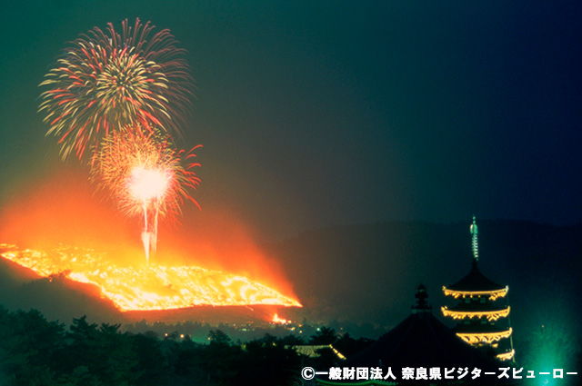 若草山焼きと花火と五重塔（イメージ）