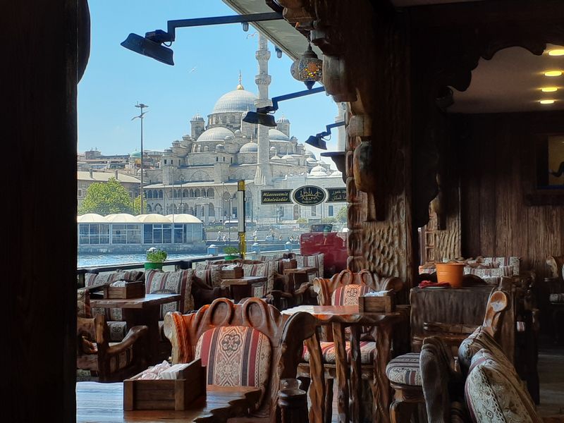 ガラタ橋のレストラン(イメージ)