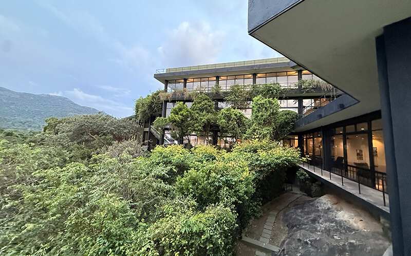 スリランカで出会う“自然と調和した美”バワ建築のホテル5選