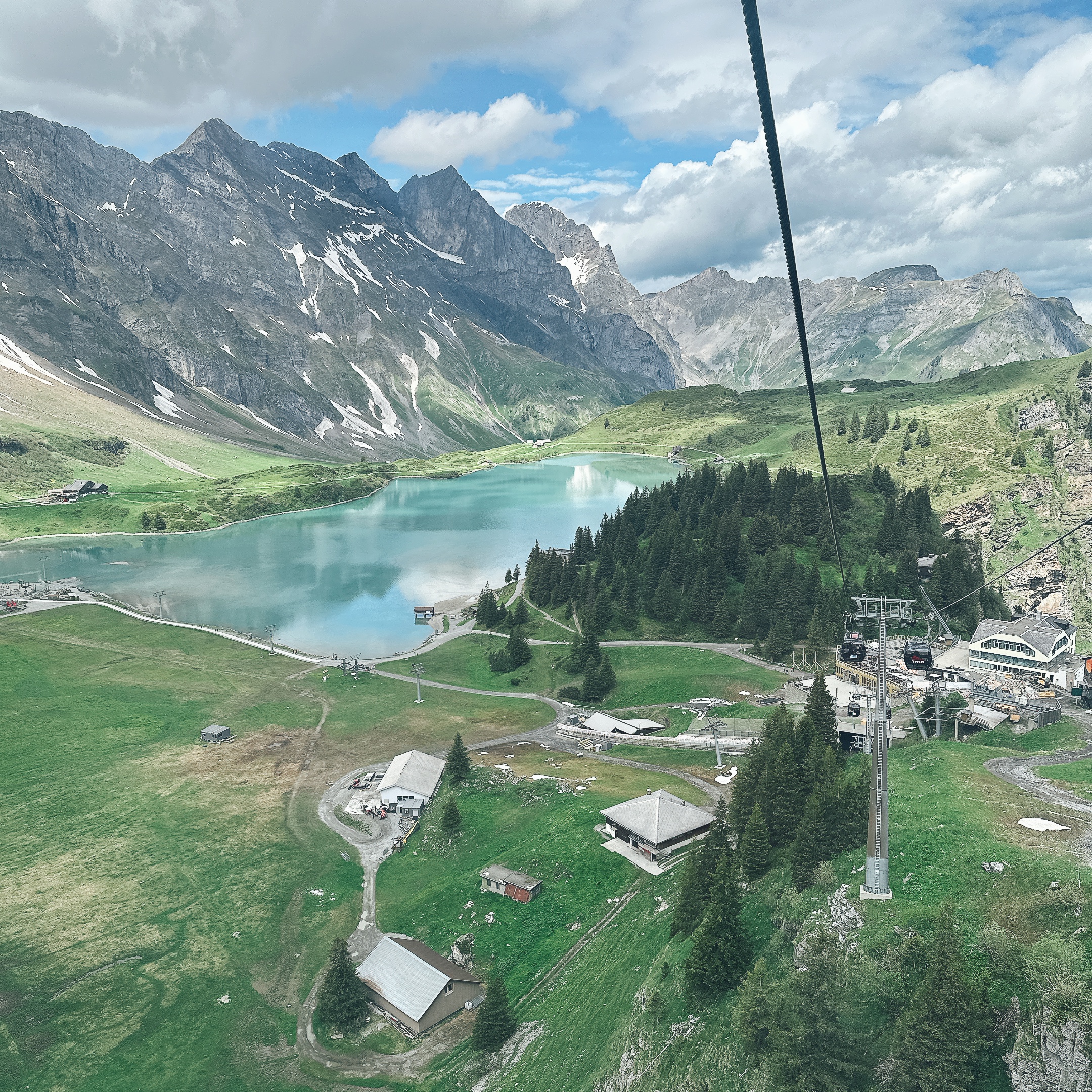 ティトゥリス山のケーブルカー