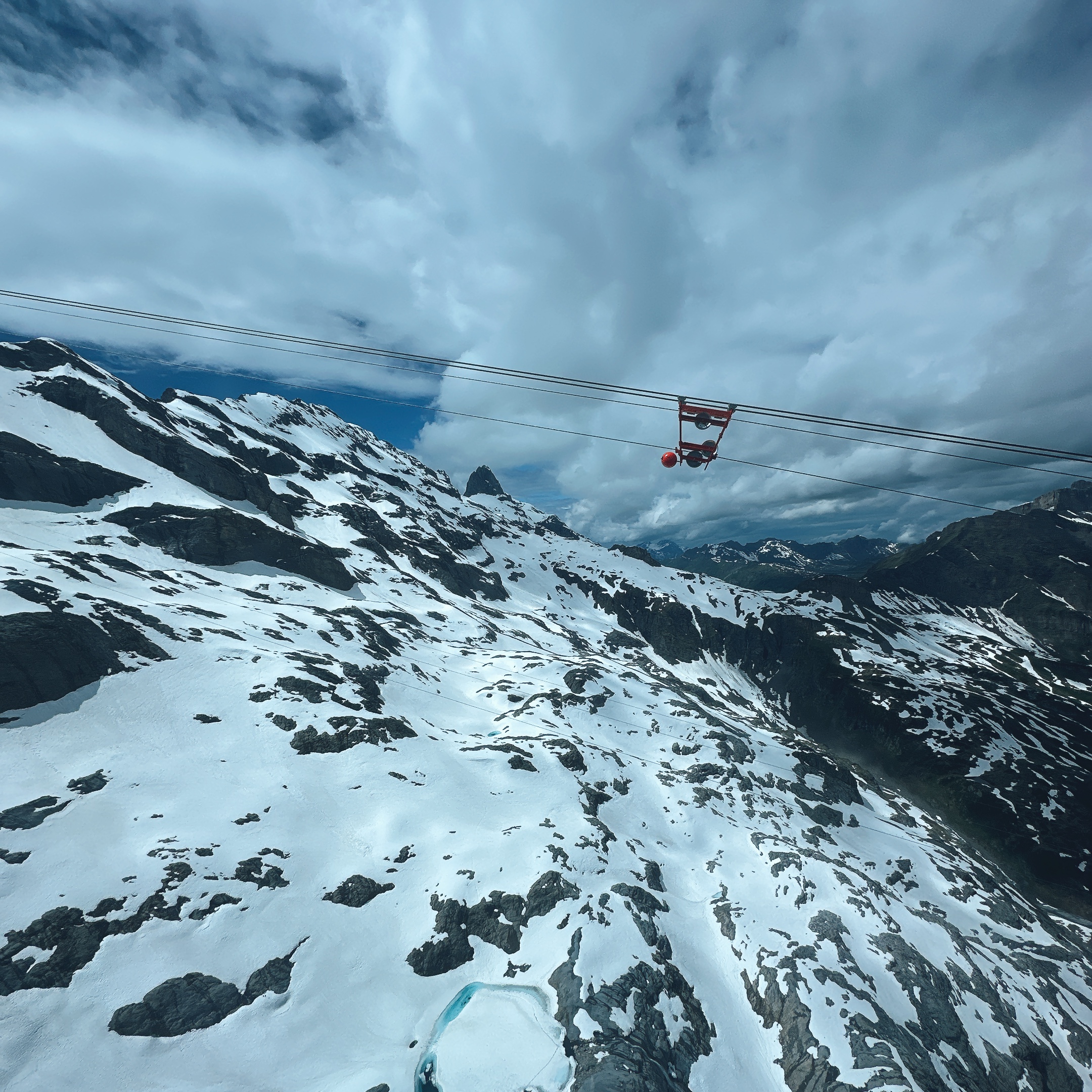 ティトゥリス山のロープウェイからの景色