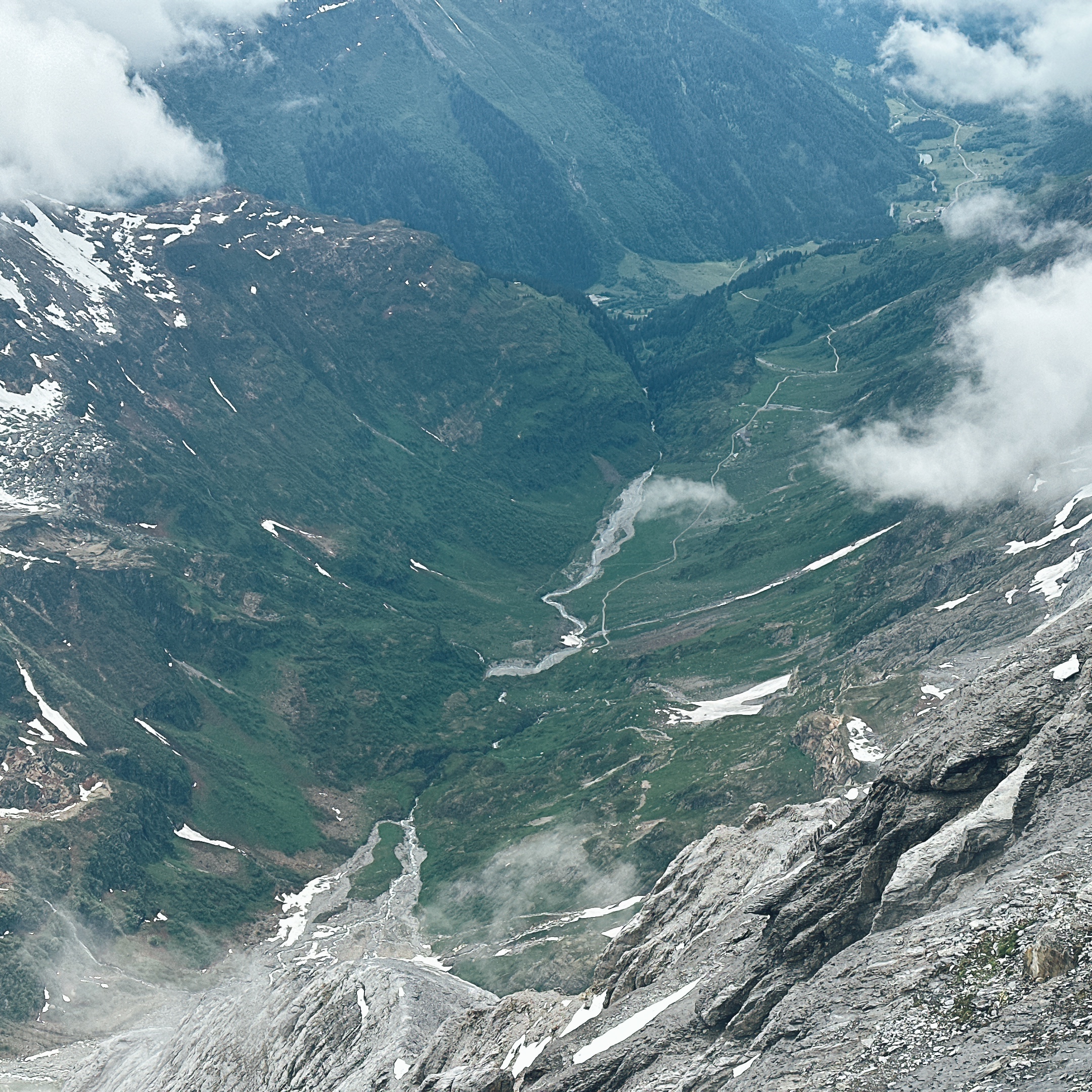 ティトゥリス山頂の吊り橋からの景色