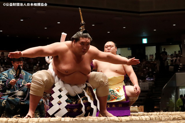 大相撲十一月九州場所　横綱土俵入り（イメージ）