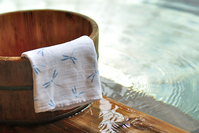 冬の温泉（イメージ）