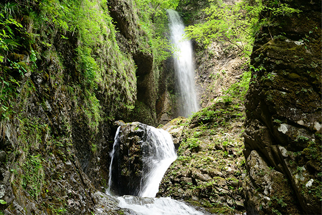 竜化の滝(イメージ)