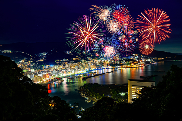 熱海サンビーチ 熱海海上花火大会（イメージ）