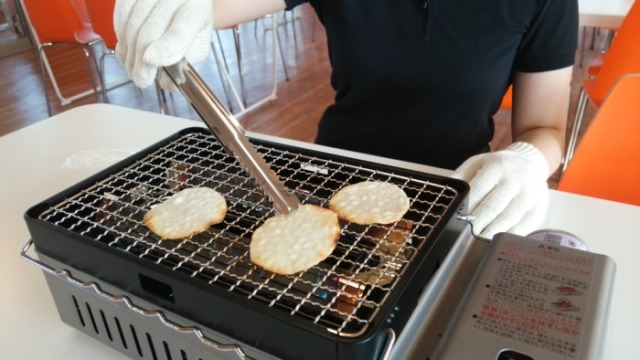 せんべい焼き体験（イメージ）