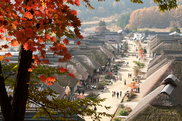 紅葉の大内宿（イメージ）