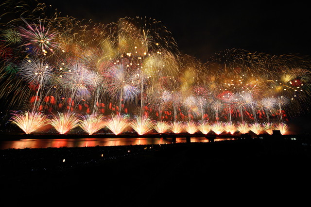 長岡花火尺玉100連発（イメージ）