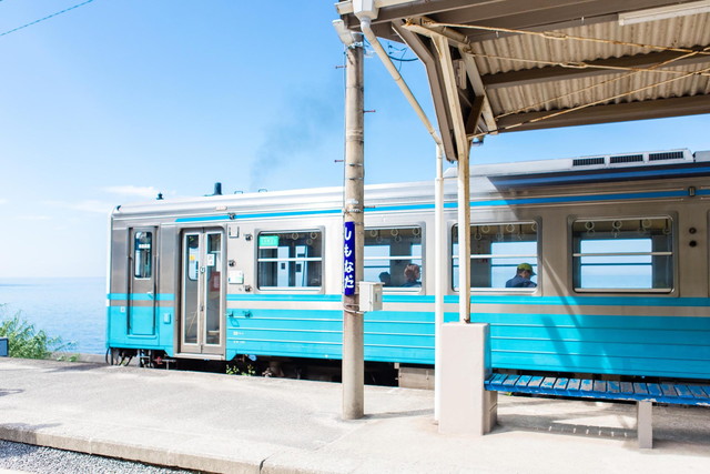 JR下灘駅 列車とホーム（イメージ）