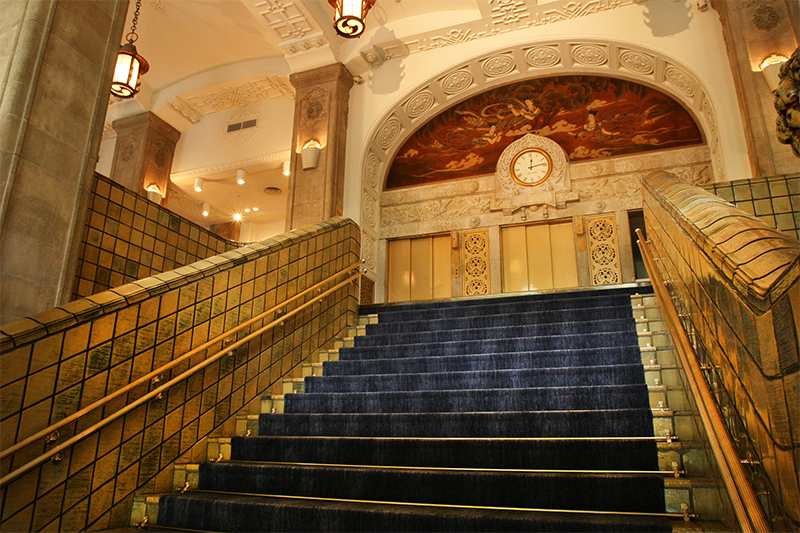 ホテル本館 大階段