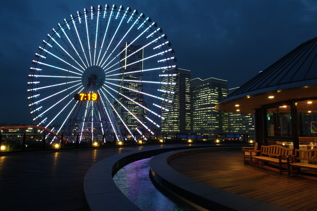 万葉倶楽部　展望足湯庭園