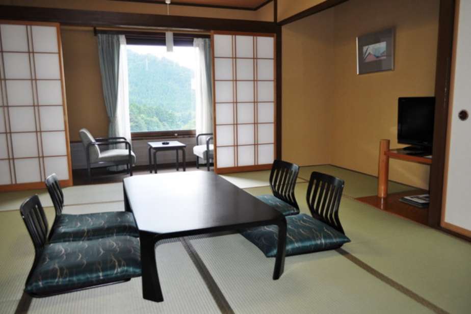 立山国際ホテル別館客室