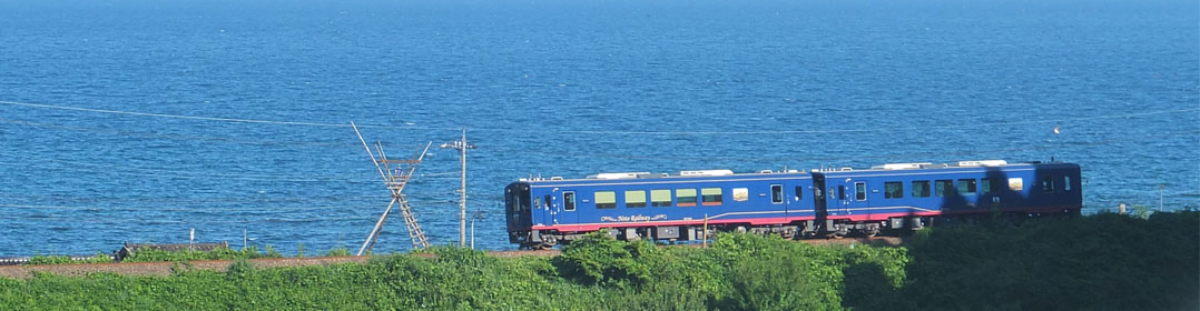 海沿いを走るのと鉄道 のと里山里海号