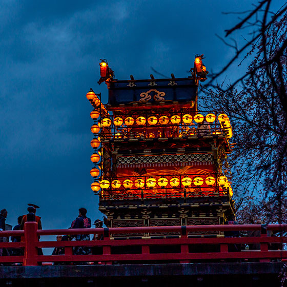 春の高山祭