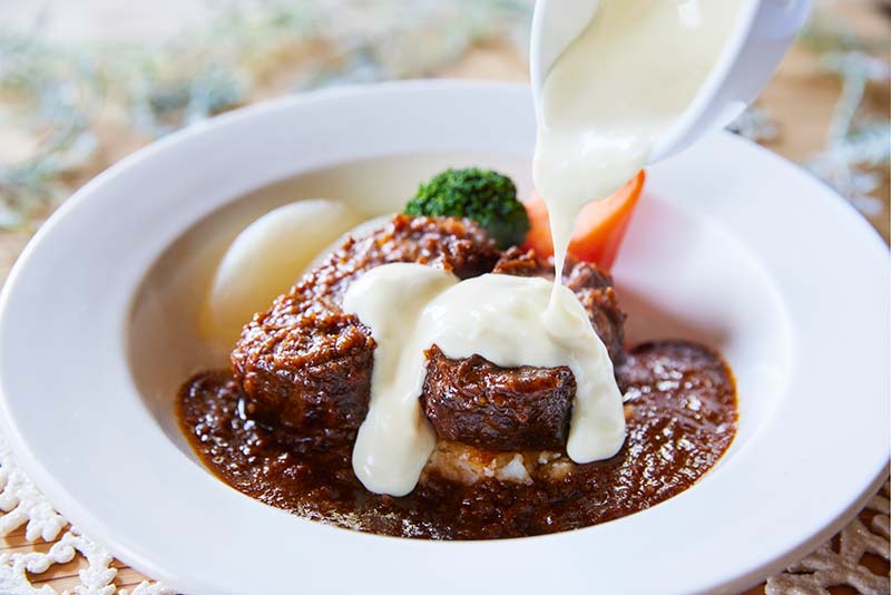牛もも肉のビーフシチュー オランダチーズソース添え