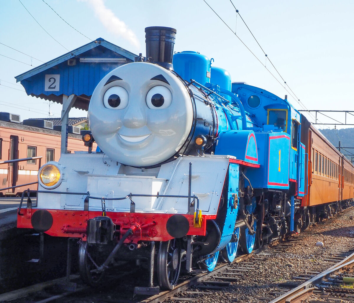 駅ホームに停車中のトーマス号クローズアップ