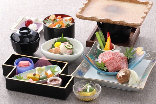 「安芸グランドホテル」特製和牛御膳