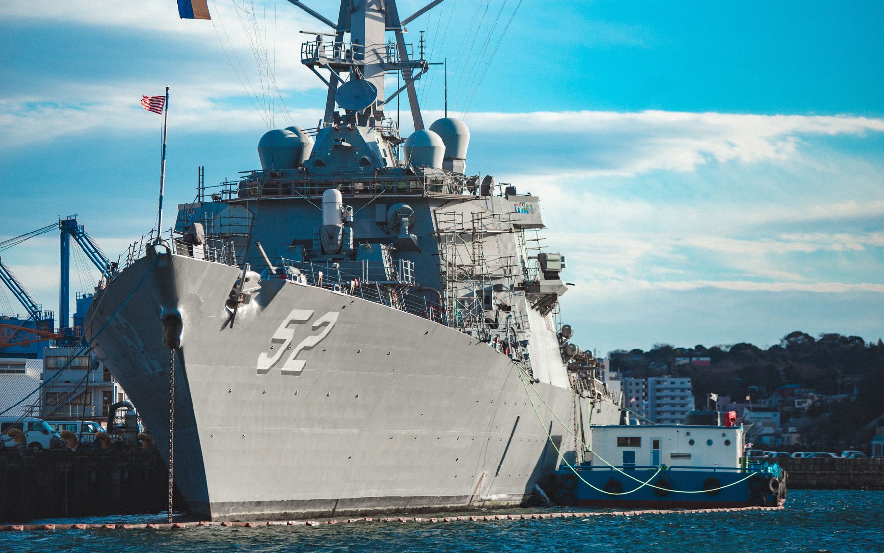 横須賀港に停泊するアメリカ海軍の駆逐艦