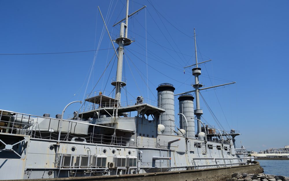 三笠公園に保存されている世界三大記念艦「三笠」の外観