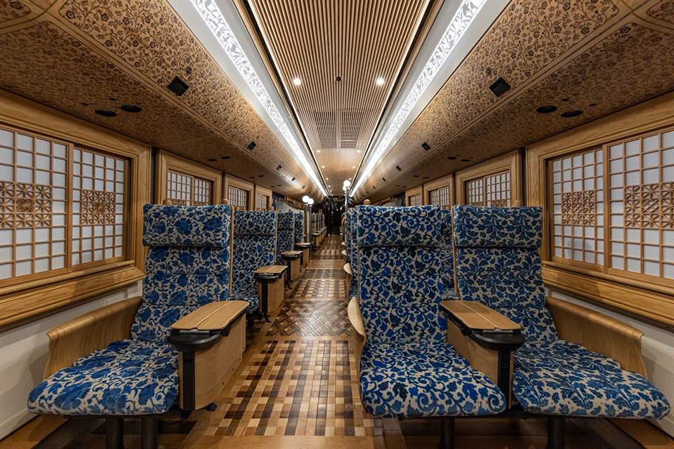 36ぷらす3の車内・車窓