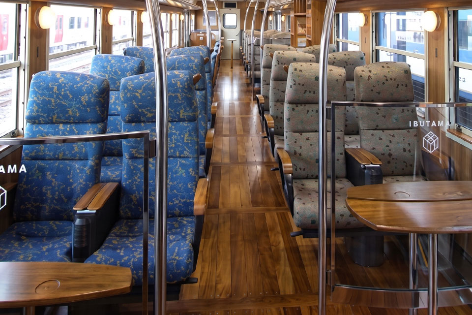指宿のたまて箱の車内・車窓